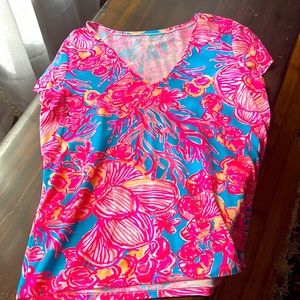 Lilly Pulitzer multi color v neck tee